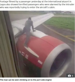 【海外発！Breaking News】タキシング中の飛行機に近づき、翼に飛び乗った男が逮捕（ナイジェリア）