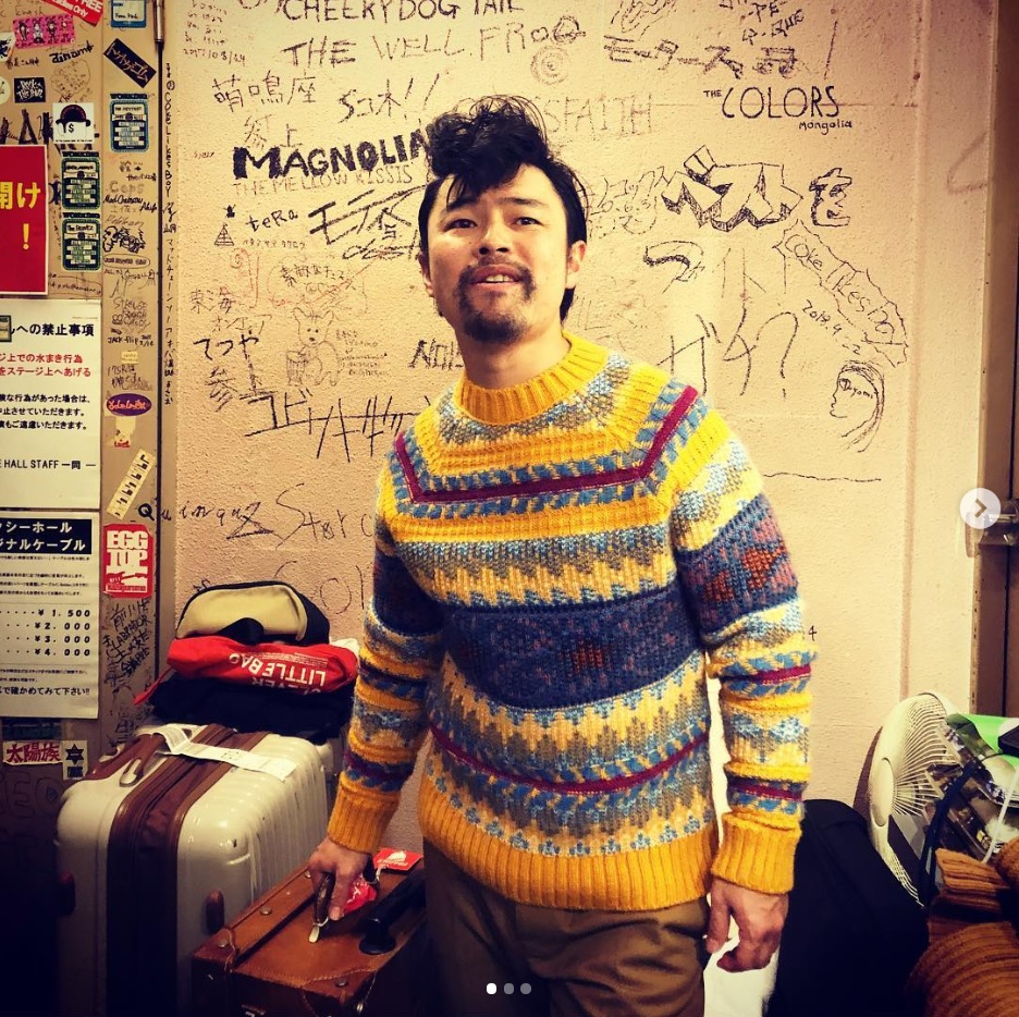 『在日ファンク』でボーカル兼リーダーの浜野謙太（画像は『浜野謙太　2018年12月9日付Instagram「セーター＆リーゼントでJB気分を堪能した。」』のスクリーンショット）