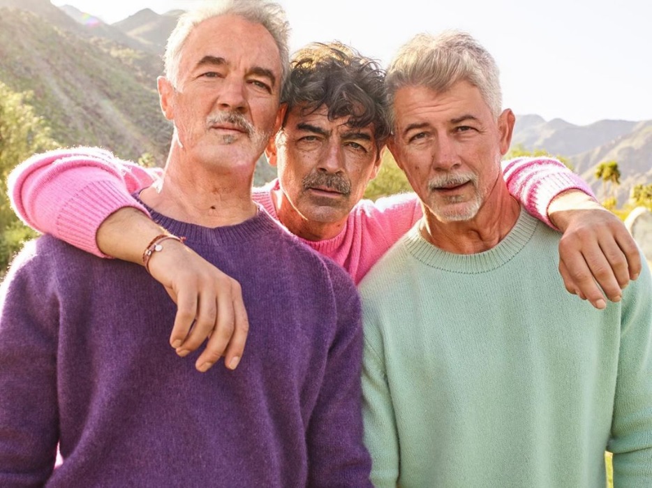 81年後にタイプスリップした「ジョナス・ブラザーズ」のケヴィン、ジョー、ニック（画像は『Jonas Brothers　2019年7月16日付Instagram「When you take a trip to the Year 3000.」』のスクリーンショット）