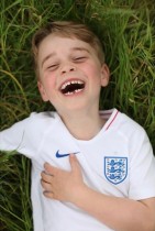 【イタすぎるセレブ達】ジョージ王子、サッカー観戦でゴールに歓喜　「可愛すぎる」動画が再生回数389万回超に