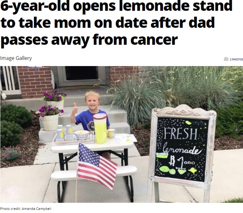 自宅前でレモネードを売る6歳の男の子（画像は『FOX 7 Austin　2019年7月27日付「6-year-old opens lemonade stand to take mom on date after dad passes away from cancer」（Photo credit: Amanda Campbell）』のスクリーンショット）