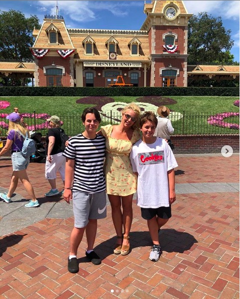 ブリトニー、一難去ってまた一難か（画像は『Britney Spears　2019年8月4日付Instagram「Great time at Disneyland today ….」』のスクリーンショット）