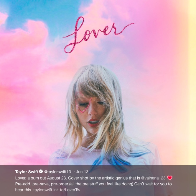 ジョー・アルウィンとの交際も順調な様子のテイラー・スウィフト（画像は『Taylor Swift　2019年6月13日付Twitter「Lover, album out August 23.」』のスクリーンショット）