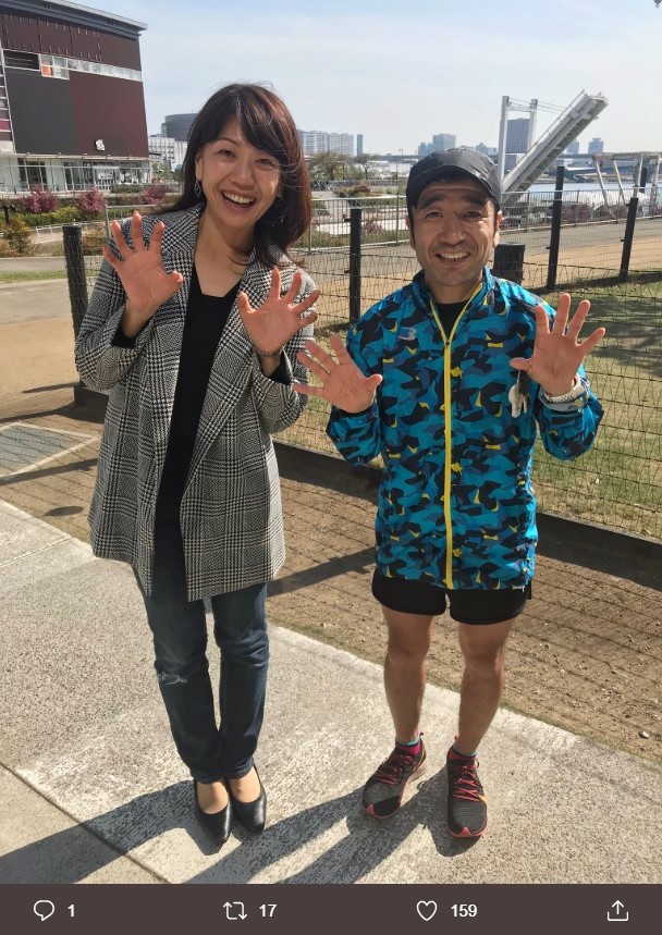 高橋尚子と猫ひろし（画像は『猫ひろし　2019年8月23日付Twitter「キューとニャー。」』のスクリーンショット）
