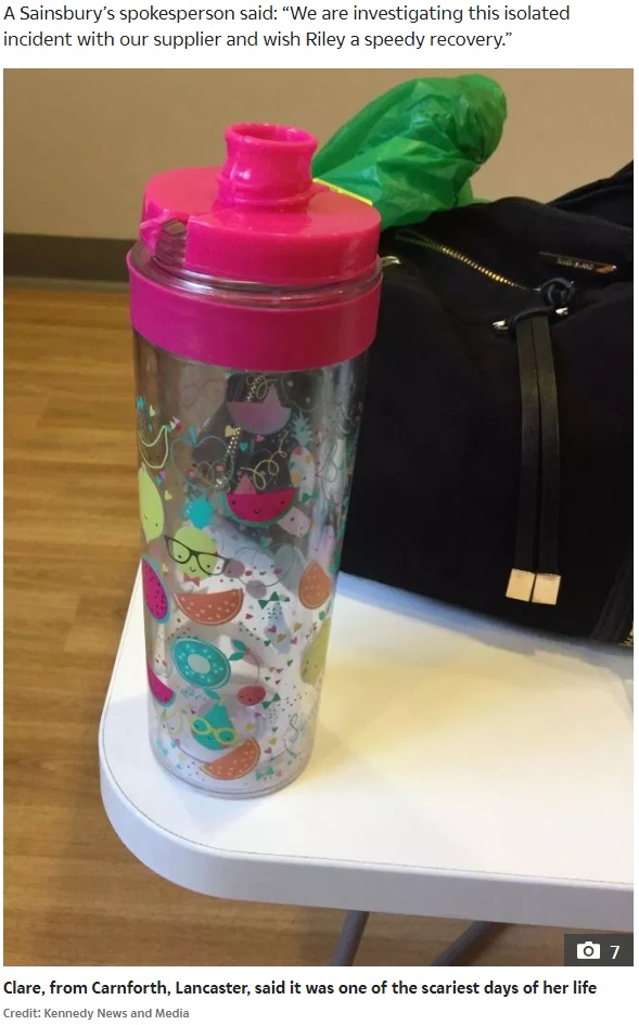 どこにでもあるドリンクボトルに意外な危険が…（画像は『The Sun　2019年7月25日付「‘HE NEARLY DIED’ Boy, 6, ‘needed life-saving operation’ to free tongue stuck in Sainsbury’s water bottle lid」（Credit: KENNEDY NEWS AND MEDIA）』のスクリーンショット）