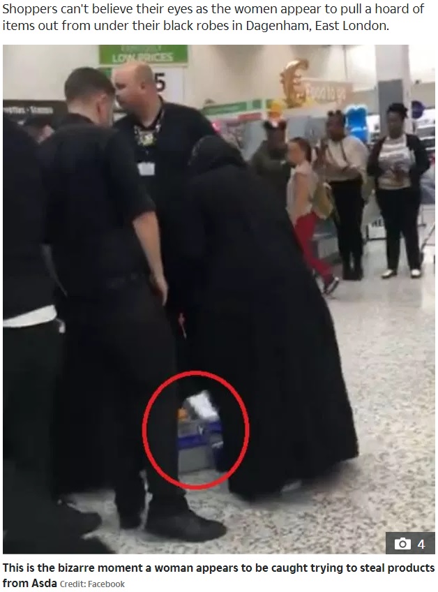 服の下に大量の商品を隠していた万引き女（画像は『The Sun　2019年8月7日付「SUPERMARKET SWEEP Bizarre moment two women are ‘caught using Muslim dress to try to steal baby formula in Asda’」（Credit: Facebook）』のスクリーンショット）