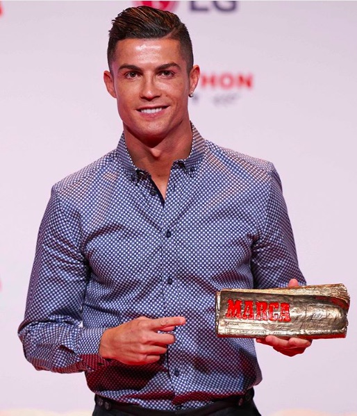 「恩返しがしたい」と語っていたクリスティアーノ・ロナウド（画像は『Cristiano Ronaldo　2019年7月29日付Instagram「Muy contento y honrado por ganar este premio ＠marca Leyenda.」』のスクリーンショット）