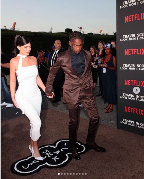 ハリウッドの“パワー・カップル”カイリー・ジェンナ＆トラヴィス・スコット（画像は『Kylie　2019年8月28日付Instagram「The brown carpet」』のスクリーンショット）