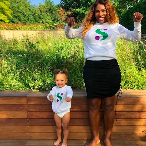 ママとお揃いのファッションが大好きなアレクシスちゃん（画像は『Serena Williams　2019年7月1日付Instagram「Let the games begin!」』のスクリーンショット）