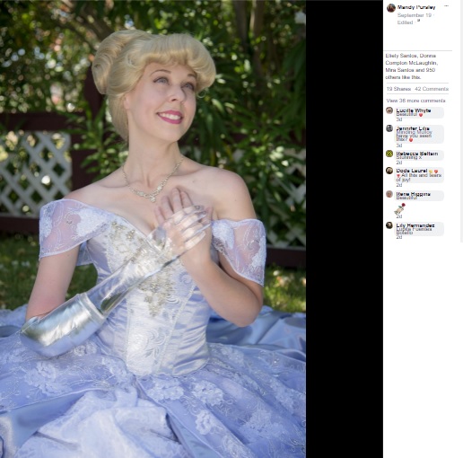 ガラスの腕をつけたシンデレラに（画像は『Mandy Pursley　2019年9月19日付Facebook「At long last...Cinderella -- with a glass ARM!」』のスクリーンショット）