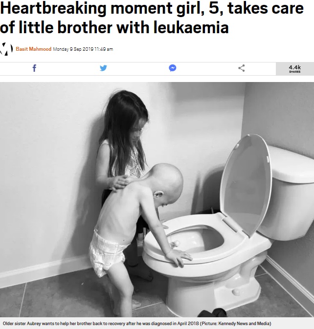 化学療法を終えた弟の背中をさする姉（画像は『Metro　2019年9月9日付「Heartbreaking moment girl, 5, takes care of little brother with leukaemia」（Picture: Kennedy News and Media）』のスクリーンショット）
