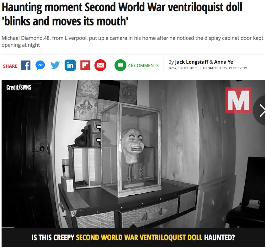 夜中にキャビネットのドアを開けて瞬きする腹話術人形（画像は『Mirror　2019年10月18日付「Haunting moment Second World War ventriloquist doll ‘blinks and moves its mouth’」（Image: Michael Diamond /SWNS.COM）』のスクリーンショット）