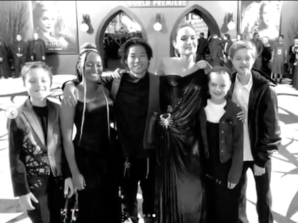 5人の子供達とプレミア会場を訪れたアンジェリーナ・ジョリー（画像は『Maleficent: Mistress Of Evil　2019年9月30日付Instagram「Maleficent herself hits the red carpet at the world premiere of ＃Maleficent: Mistress of Evil.」』のスクリーンショット）
