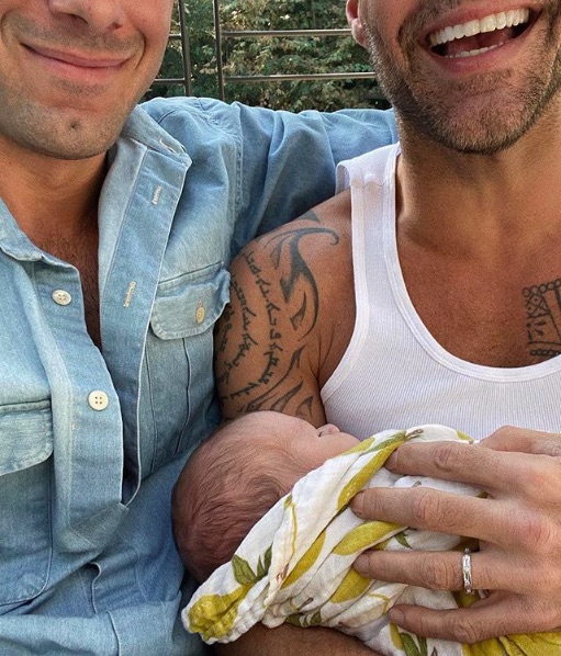 男児誕生を報告したリッキー・マーティン（画像は『Ricky　2019年10月29日付Instagram「Nuestro hijo Renn Martin-Yosef ha nacido.」』のスクリーンショット）