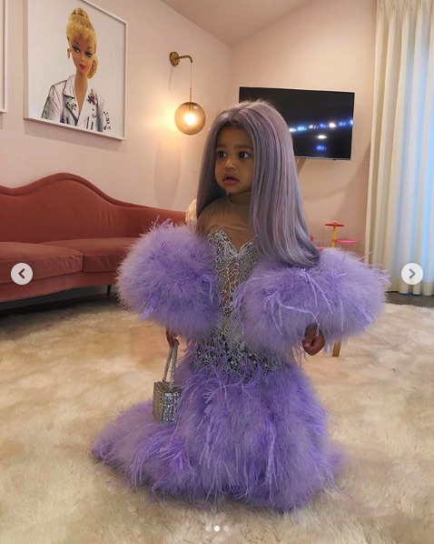 カイリーの「メット・ガラ」での衣装を再現した愛娘ストーミーちゃんのドレス（画像は『Kylie　2019年10月28日付Instagram「My baby!!!!!!!!」』のスクリーンショット）