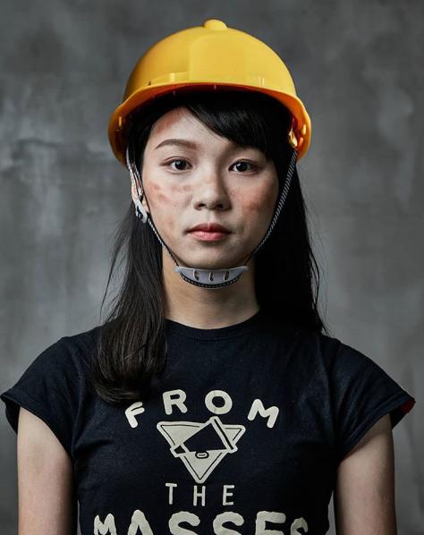 ヘルメット姿の周庭さん（画像は『周庭 Agnes Chow　2019年10月10日付Instagram「我們沒有放棄的本錢，只能繼續反抗。」』のスクリーンショット）