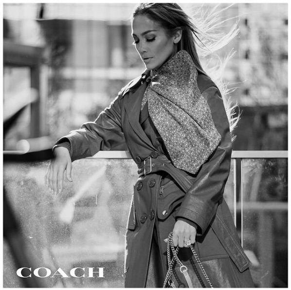 「COACH」の広告塔に大抜擢されたジェニファー・ロペス（画像は『Jennifer Lopez　2019年11月19日付Instagram「Thank you ＠coach!」』のスクリーンショット）