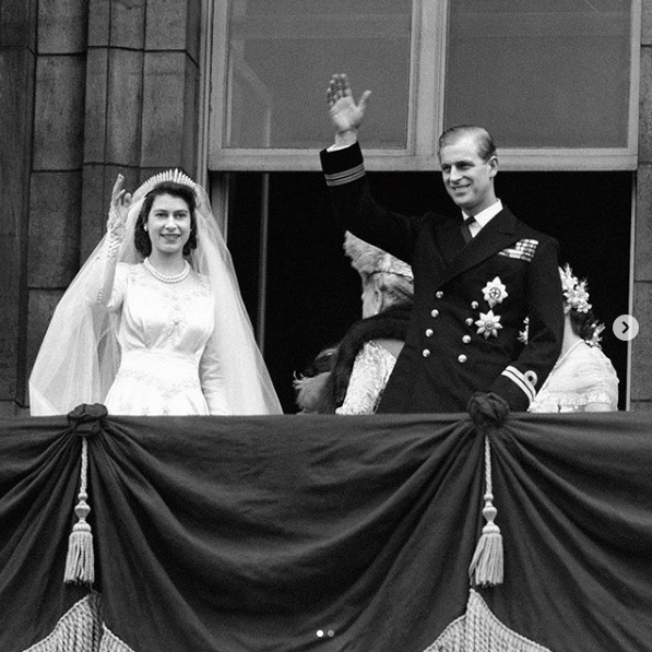 1947年に挙式したエリザベス女王とエディンバラ公フィリップ王配（画像は『The Royal Family　2019年11月20日付Instagram「Happy 72nd Wedding Anniversary to The Queen and The Duke of Edinburgh, who were married on this day in Westminster Abbey.」』のスクリーンショット）