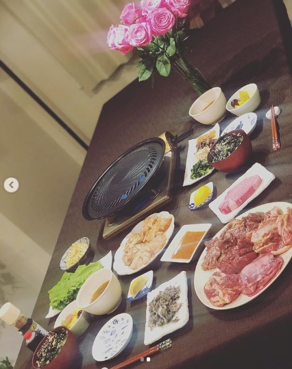 和田正人が用意した結婚記念日の食事（画像は『吉木りさ　2019年11月23日付Instagram「きのうは結婚記念日でした」』のスクリーンショット）