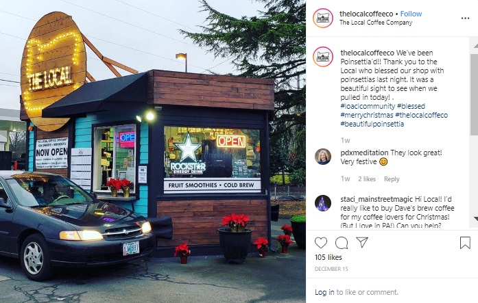 デイヴさんが経営するドライブスルーのコーヒーショップ（画像は『The Local Coffee Company　2019年12月15日付Instagram「We’ve been Poinsettia’d!!」』のスクリーンショット）