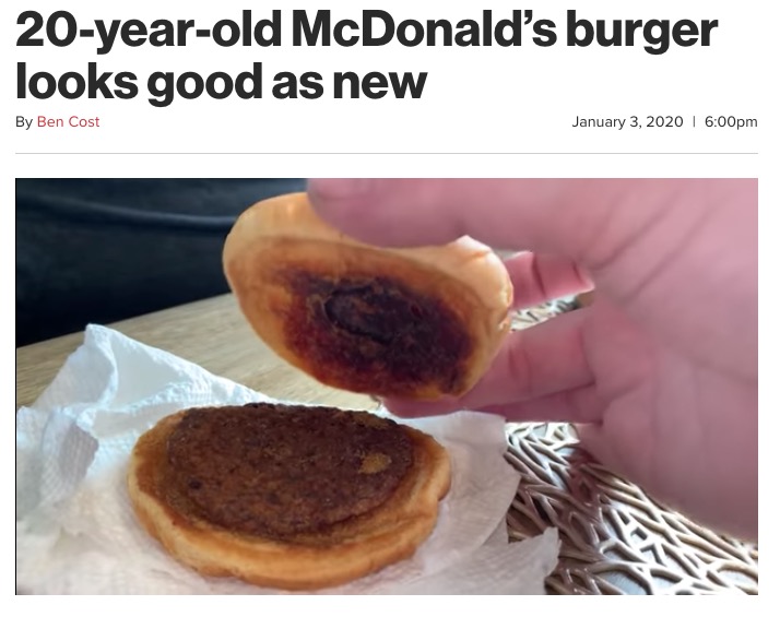 ハンバーガーからはダンボールのニオイが…（画像は『New York Post　2020年1月3日付「20-year-old McDonald’s burger looks good as new」（KUTV 2 News Salt Lake City/YouTube）』のスクリーンショット）
