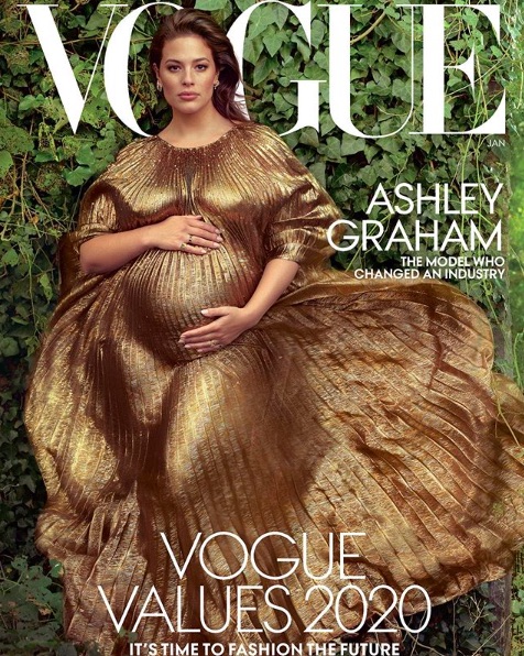 第1子男児を出産したアシュリー・グラハム（画像は『A S H L E Y G R A H A M　2019年12月6日付Instagram「A VOGUE COVER!!!」』のスクリーンショット）