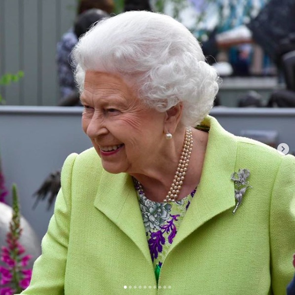 心労の絶えないエリザベス女王を案じる声多く（画像は『The Royal Family　2019年5月20日付Instagram「Today, The Queen, accompanied by members of The Royal Family, attended The Royal Horticultural Society’s Chelsea Flower Show.」』のスクリーンショット）