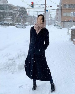 「靴を間違えた…」と冨永愛（画像は『冨永愛　2020年1月3日付Instagram「寒いぞ！ 北海道～！」』のスクリーンショット）