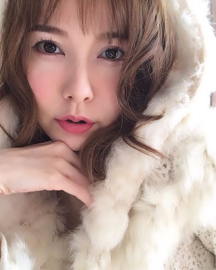 「年末の気の緩みで風邪など引かないように気を付けましょうね！」と綴っていた上原さくら（画像は『Sakura Uehara　2019年12月28日付Instagram「今年も1年、ありがとうございました！」』のスクリーンショット）
