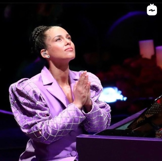コービーの妻ヴァネッサさんへメッセージをしたためたアリシア・キーズ（画像は『Alicia Keys　2020年2月24日付Instagram「Celebrating Kobe and Gigi」』のスクリーンショット）