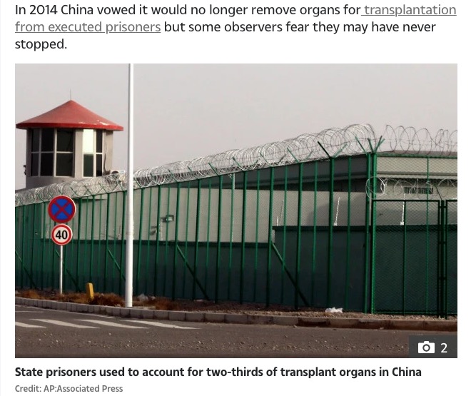 中国政府による強制収容施設（画像は『The Sun　2020年3月11日付「‘KILLED ON DEMAND’ Fears China is ‘executing muslim prisoners and harvesting their organs to treat coronavirus patients’」（Credit: AP:Associated Press）』のスクリーンショット）