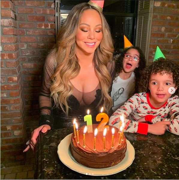 双子の子供達とお祝いしたマライア（画像は『Mariah Carey　2020年3月28日付Instagram「Spent 3.27 at home with my family and virtually with fans and friends from all over the world.」』のスクリーンショット）