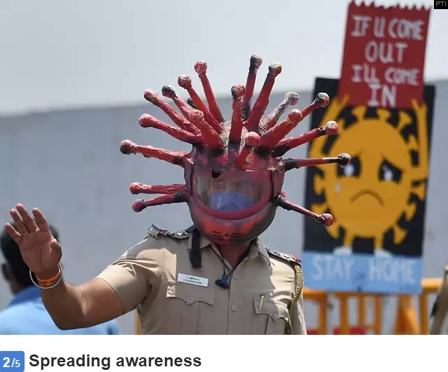 カスタマイズのヘルメットで注意を喚起する警察官（画像は『The Economic Times　2020年3月29日付「Chennai cops use ‘Corona’ helmet to raise awareness on Covid-19」』のスクリーンショット）