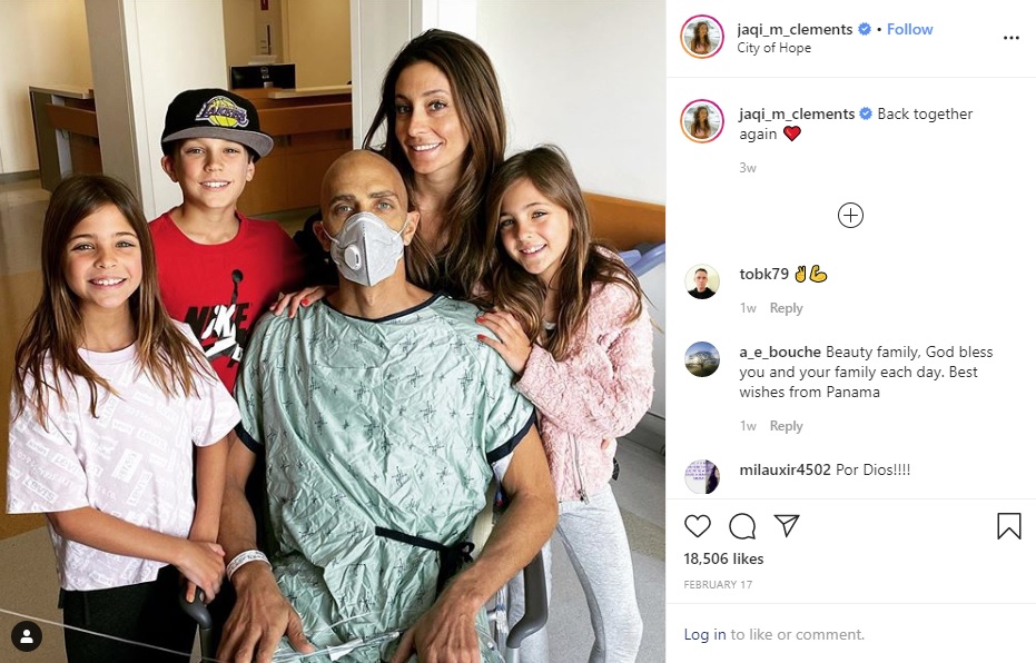 がんの治療中の父ケヴィンさんとの家族ショット（画像は『Jaqi Clements　2020年2月17日付Instagram「Back together again」』のスクリーンショット）