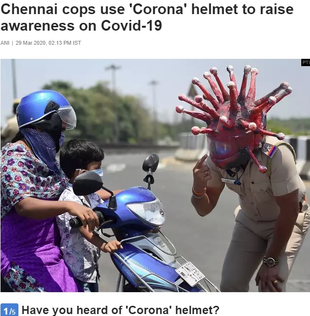 「新型コロナウイルスヘルメット」を被る警察官（画像は『The Economic Times　2020年3月29日付「Chennai cops use ‘Corona’ helmet to raise awareness on Covid-19」』のスクリーンショット）