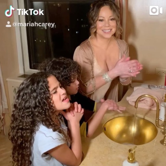 マライア・キャリー「みんな手を洗ってね！」（画像は『Mariah Carey　2020年3月13日付Instagram「Washing our hands to 20 seconds of Ol’ Dirty Bastard!」』のスクリーンショット）