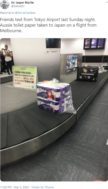 オーストラリアから日本の空港に到着したトイレットペーパー（画像は『Sir Jasper Myrtle　2020年3月3日付Twitter「Friends text from Tokyo Airport last Sunday night.」』のスクリーンショット）