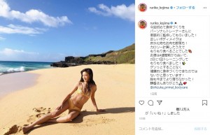 「腹筋が凄い」とファン（画像は『小島瑠璃子　2020年3月13日付Instagram「今回初めて身体づくりをパーソナルトレーナーさんに徹底的に監修してもらいました！」』のスクリーンショット）