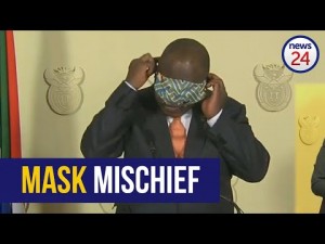 【海外発！Breaking News】マスク装着に手こずる南ア大統領　国民から「ロックダウンで一番笑った」の声