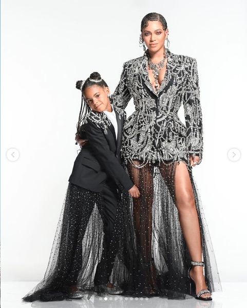 レッドカーペットでのファッションも話題になったビヨンセと娘ブルー・アイビーちゃん（画像は『Beyoncé　2019年7月14日付Instagram』のスクリーンショット）