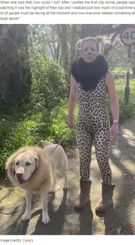 【海外発！Breaking News】犬と一緒にドレスアップして散歩するダンサー「こんな時だから、笑いは必要」（英）