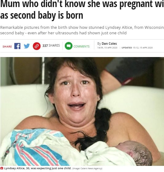 2人目が産まれ驚きの表情を見せる女性（画像は『Mirror　2020年4月15日付「Mum who didn’t know she was pregnant with twins speechless as second baby is born」（Image: Caters News Agency）』のスクリーンショット）