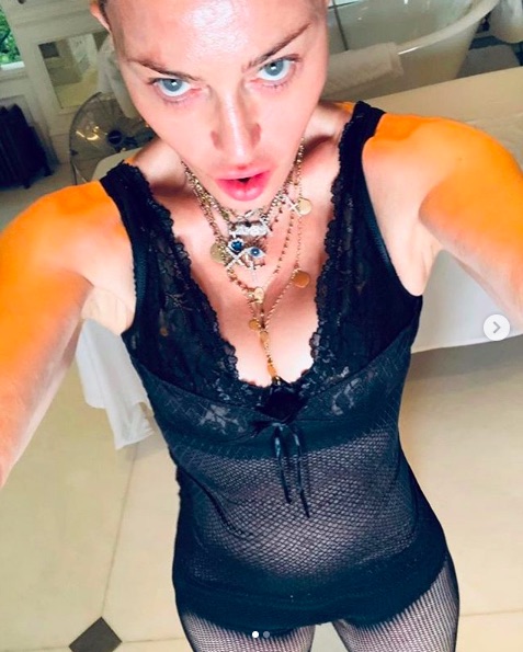 膝軟骨の治療開始を報告したマドンナ（画像は『Madonna　2020年5月12日付Instagram「Finally going to get my regenerative treatment for my missing cartilage!!」』のスクリーンショット）