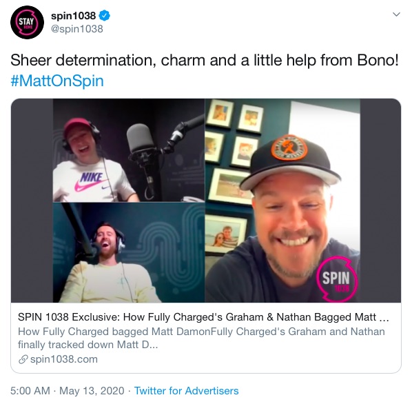 アイルランドのラジオ番組にリモート出演したマット・デイモン（画像は『spin1038　2020年5月13日付Twitter「Sheer determination, charm and a little help from Bono!」』のスクリーンショット）
