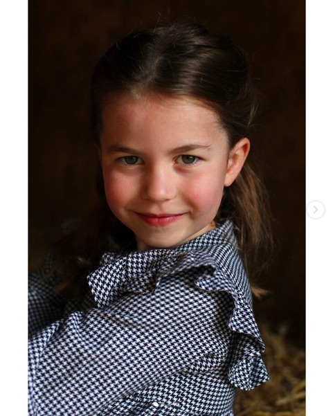 シャーロット王女、故ダイアナ妃の面影も？（画像は『Kensington Palace　2020年5月1日付Instagram「The Duke and Duchess of Cambridge are very pleased to share four new photographs of Princess Charlotte ahead of her fifth birthday tomorrow.」』のスクリーンショット）