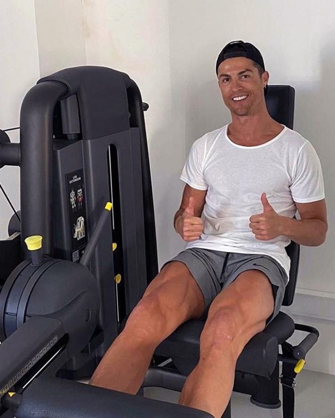 ボディを鍛え続けるクリスティアーノ・ロナウド（画像は『Cristiano Ronaldo　2020年3月20日付Instagram「If you ever dreamed of playing for millions around the world, now is your chance.」』のスクリーンショット）