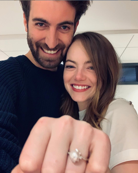 昨年12月に婚約したデイヴ・マッカリー氏とエマ・ストーン（画像は『davemccary　2019年12月4日付Instagram』のスクリーンショット）