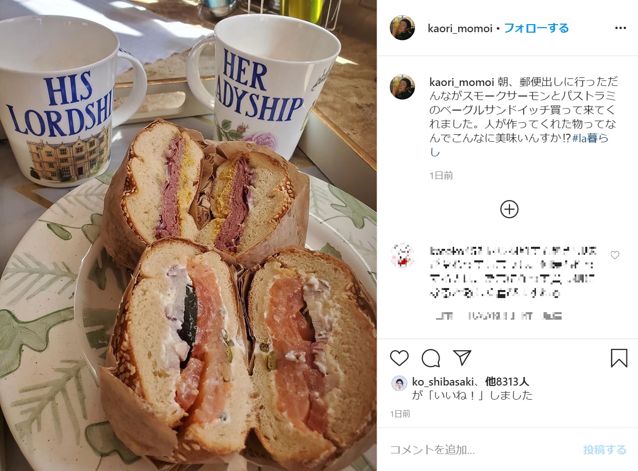 夫が買ってきてくれたベーグルサンドイッチ（画像は『Kaori Momoi 桃井かおり　2020年5月6日付Instagram「朝、郵便出しに行っただんながスモークサーモンとパストラミのベーグルサンドイッチ買って来てくれました。」』のスクリーンショット）