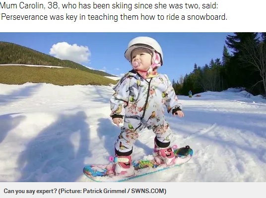 おしゃぶりをして滑る1歳児（画像は『Metro　2020年5月7日付「One-year-old expertly snowboards down Austrian alps」（(Picture: Patrick Grimmel / SWNS.COM）』のスクリーンショット）