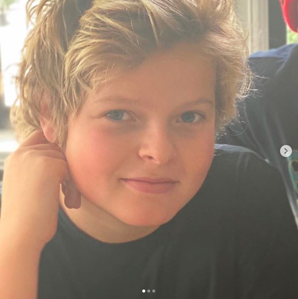 グウィネスの14歳になる息子モーゼスくん（画像は『Gwyneth Paltrow　2020年4月8日付Instagram「This kid is the best and he is 14 today.」』のスクリーンショット）